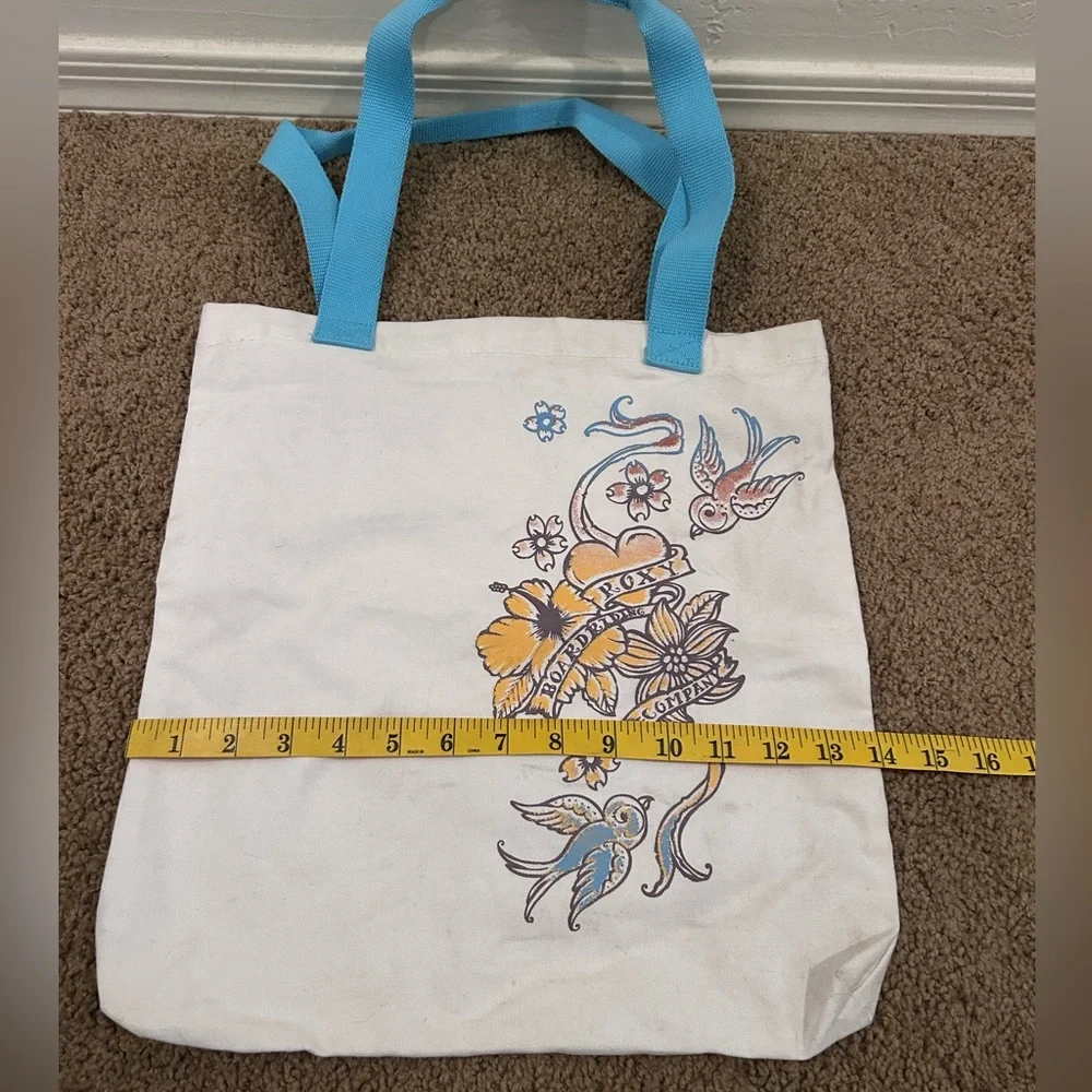 NWOT Roxy Vintage Tote with Blue Handles and Floral Design - Picture 2 of 6